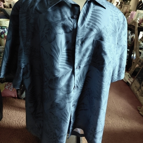 Arnold Palmer Men's Easy Care Short Sleeve Shirt - Picture 1 of 10